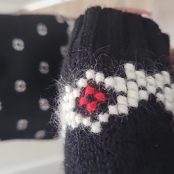 VTG | Vintage Black & Red Wool Knit Snowflake Sweater - Picture 5 of 16